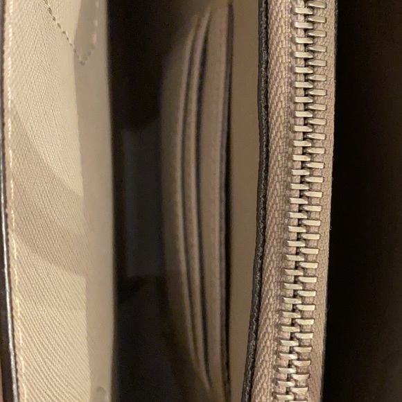 COPY - Michel Kors Mercer Medium Saffiano with crystals - Picture 10 of 11